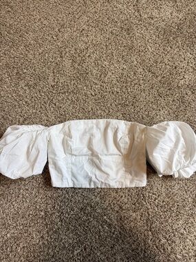 Abercrombie & Fitch White Off-Shoulder Puff Sleeve Crop Top